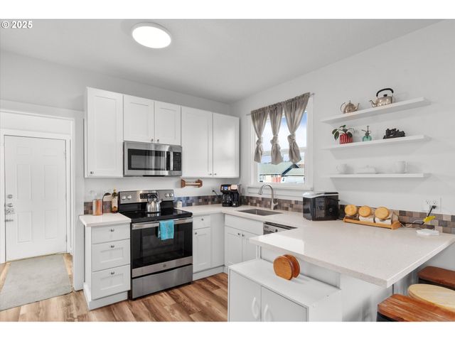 701 S 5TH Ave, Kelso, WA 98626