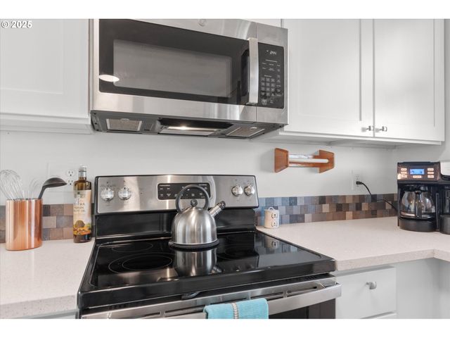 701 S 5TH Ave, Kelso, WA 98626