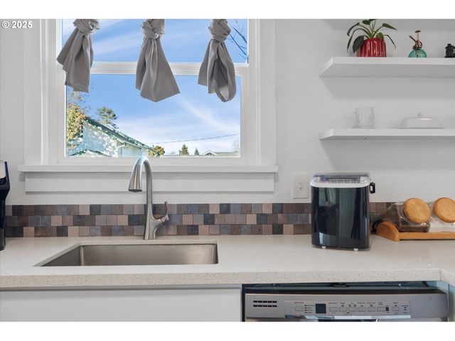 701 S 5TH Ave, Kelso, WA 98626