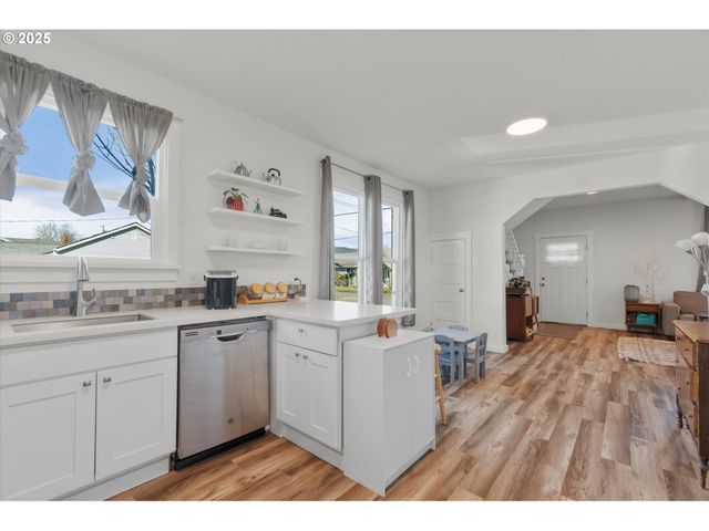 701 S 5TH Ave, Kelso, WA 98626