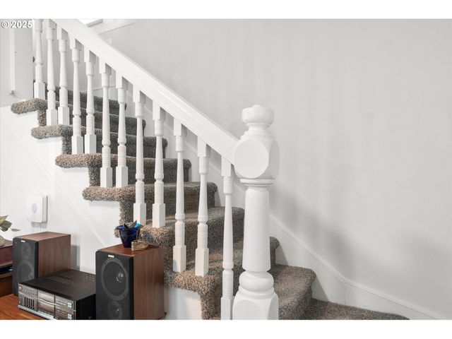 701 S 5TH Ave, Kelso, WA 98626