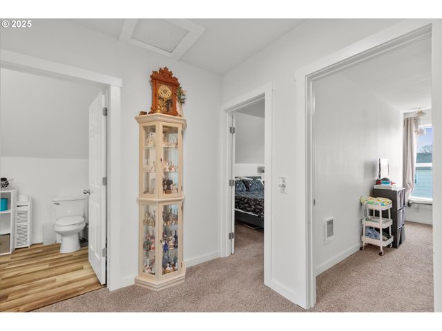 701 S 5TH Ave, Kelso, WA 98626