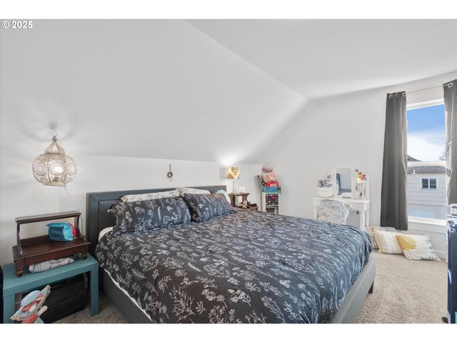 701 S 5TH Ave, Kelso, WA 98626