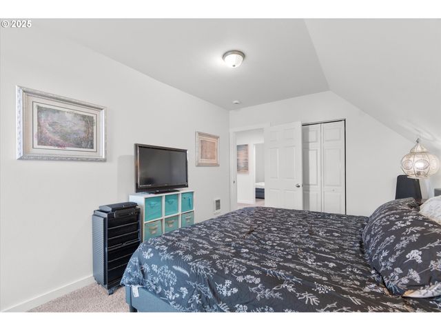 701 S 5TH Ave, Kelso, WA 98626