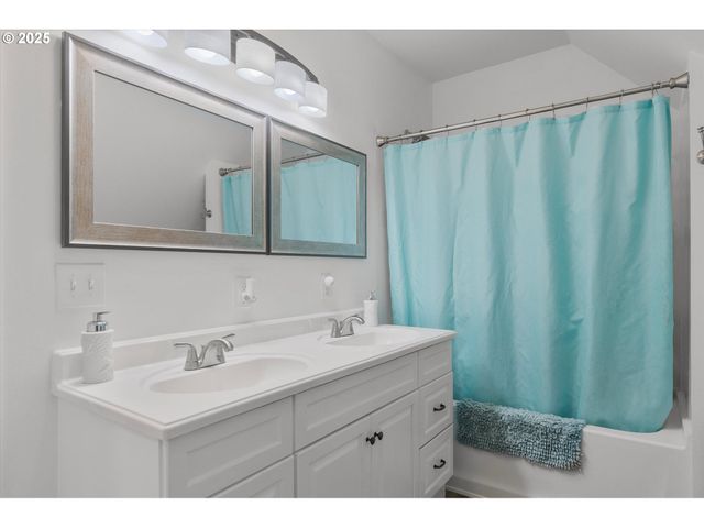 701 S 5TH Ave, Kelso, WA 98626