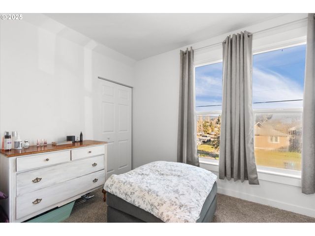 701 S 5TH Ave, Kelso, WA 98626