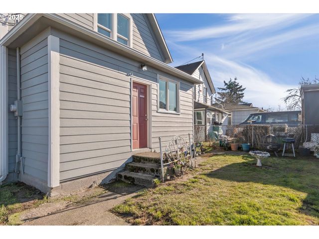 701 S 5TH Ave, Kelso, WA 98626