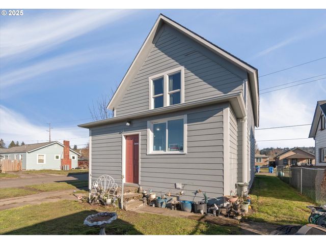 701 S 5TH Ave, Kelso, WA 98626