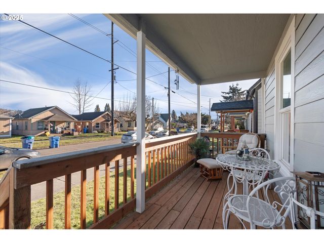 701 S 5TH Ave, Kelso, WA 98626