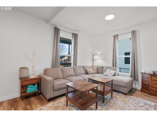 701 S 5TH Ave, Kelso, WA 98626