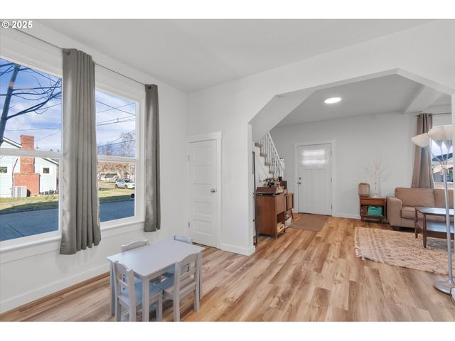 701 S 5TH Ave, Kelso, WA 98626