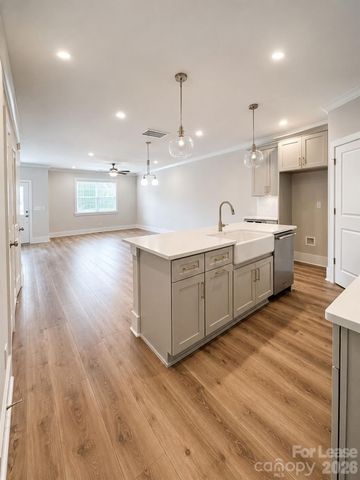 4634 Dogwood Place, Charlotte, NC 28212