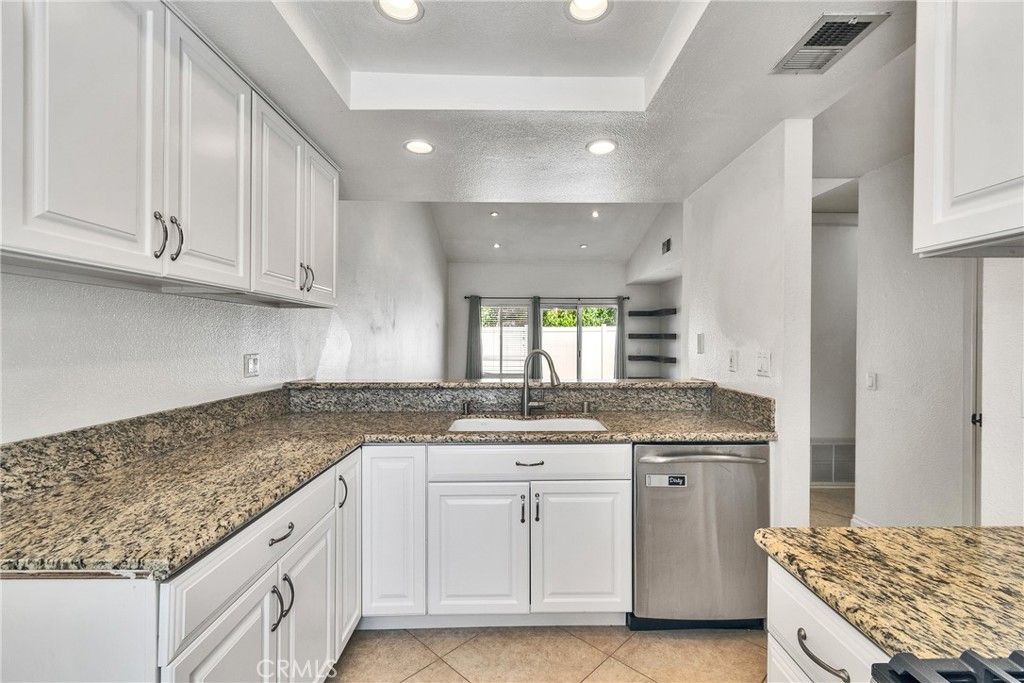 Image 5 of property listing at 1171 Stone Pine Lane C, Corona, CA 92879