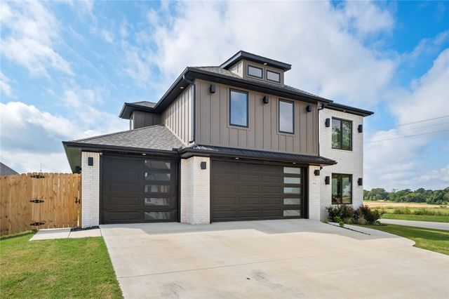 1911 Gaines Street, Pea Ridge, AR 72751