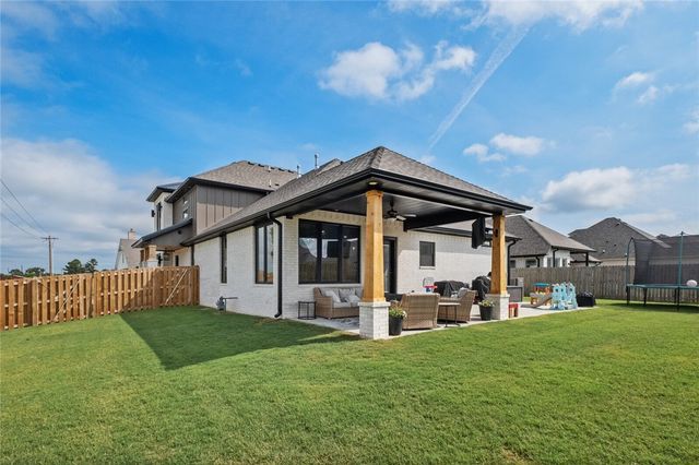 1911 Gaines Street, Pea Ridge, AR 72751