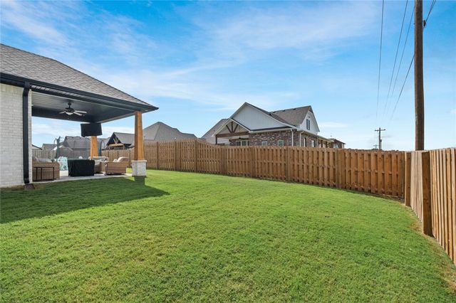 1911 Gaines Street, Pea Ridge, AR 72751