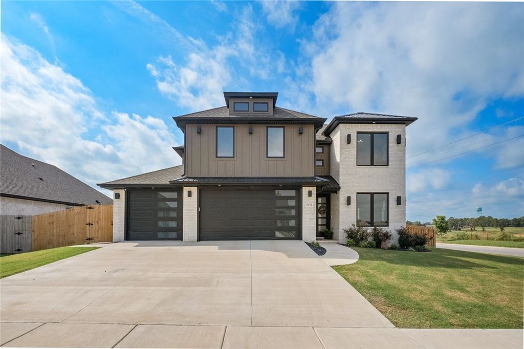 1911 Gaines Street, Pea Ridge, AR 72751