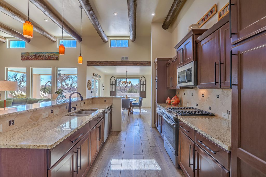 Image 13 of property listing at 1001 Avenida Los Suenos, Bernalillo, NM 87004