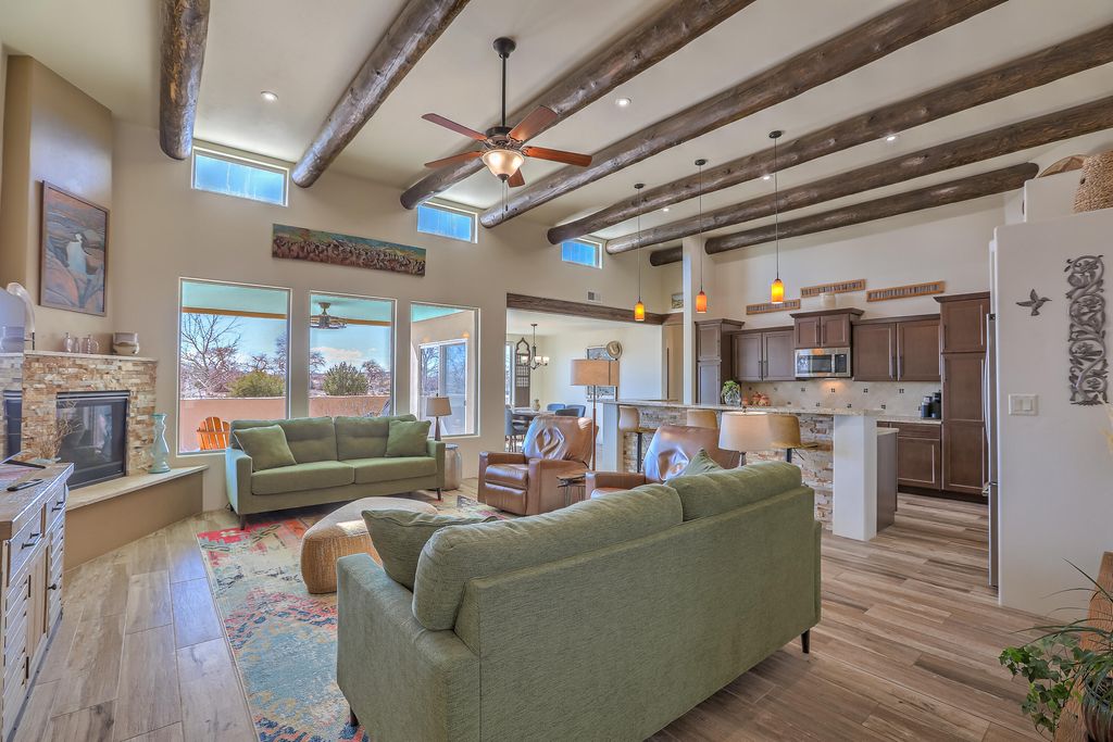 Image 2 of property listing at 1001 Avenida Los Suenos, Bernalillo, NM 87004