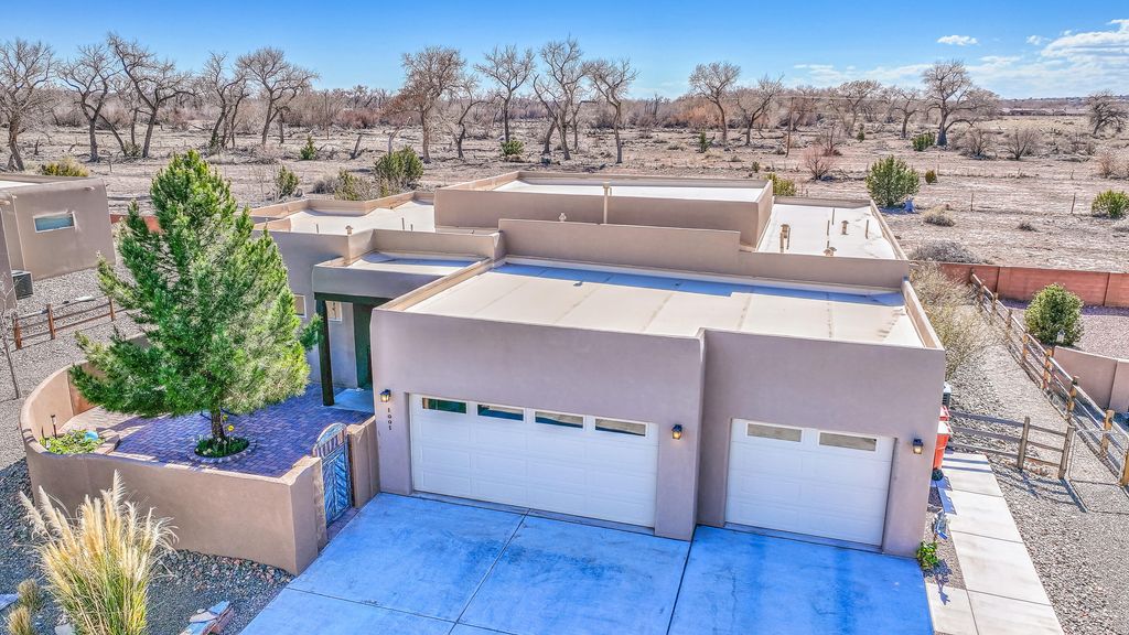 Image 40 of property listing at 1001 Avenida Los Suenos, Bernalillo, NM 87004