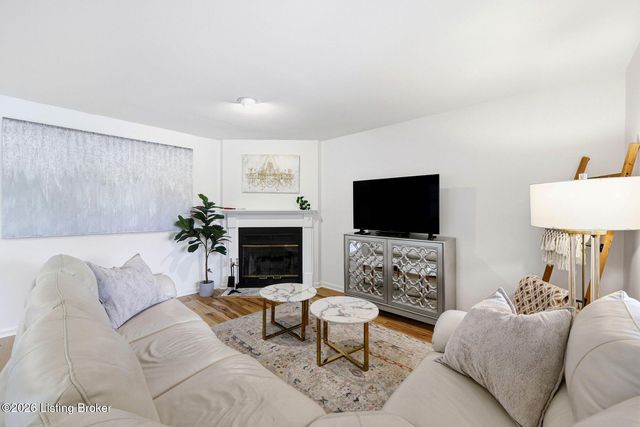4001 Harrods Landing Dr, Prospect, KY 40059