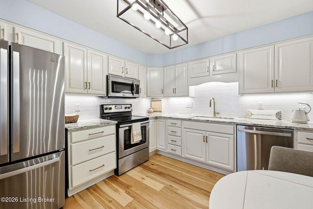 4001 Harrods Landing Dr, Prospect, KY 40059