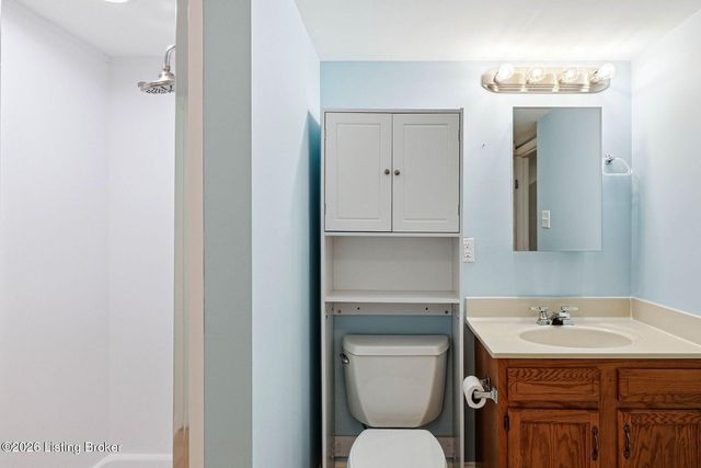 4001 Harrods Landing Dr, Prospect, KY 40059