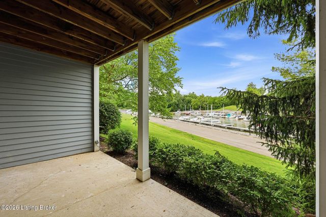 4001 Harrods Landing Dr, Prospect, KY 40059
