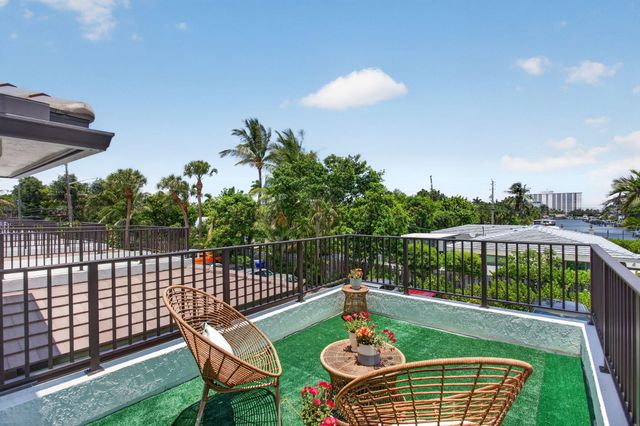 2505 NE 2nd Street, Pompano Beach, FL 33062