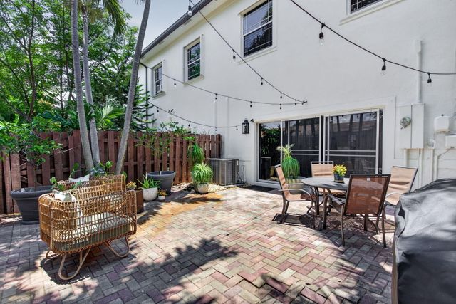 2505 NE 2nd Street, Pompano Beach, FL 33062