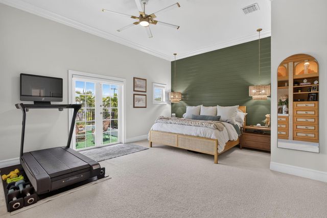 2505 NE 2nd Street, Pompano Beach, FL 33062
