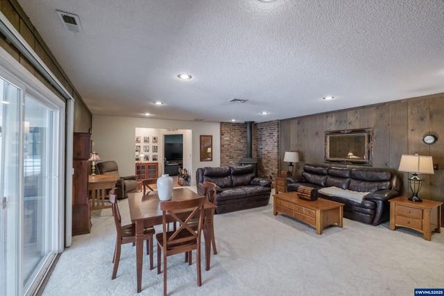 334 NE 13th Av, Albany, OR 97321