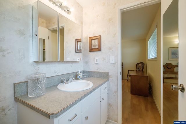 334 NE 13th Av, Albany, OR 97321