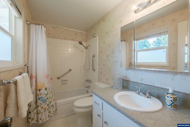 334 NE 13th Av, Albany, OR 97321