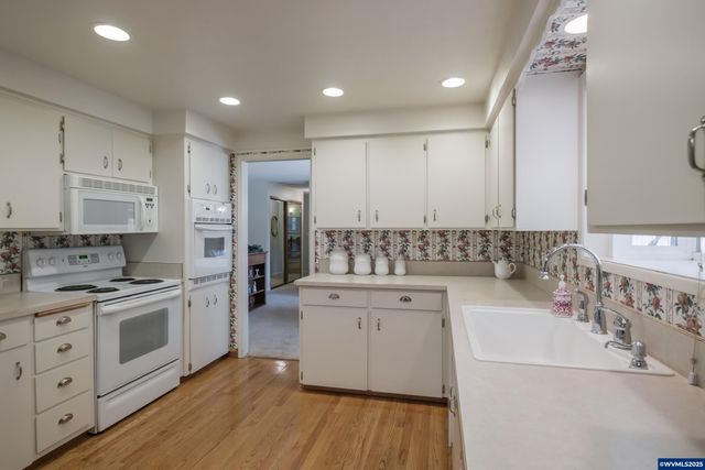 334 NE 13th Av, Albany, OR 97321