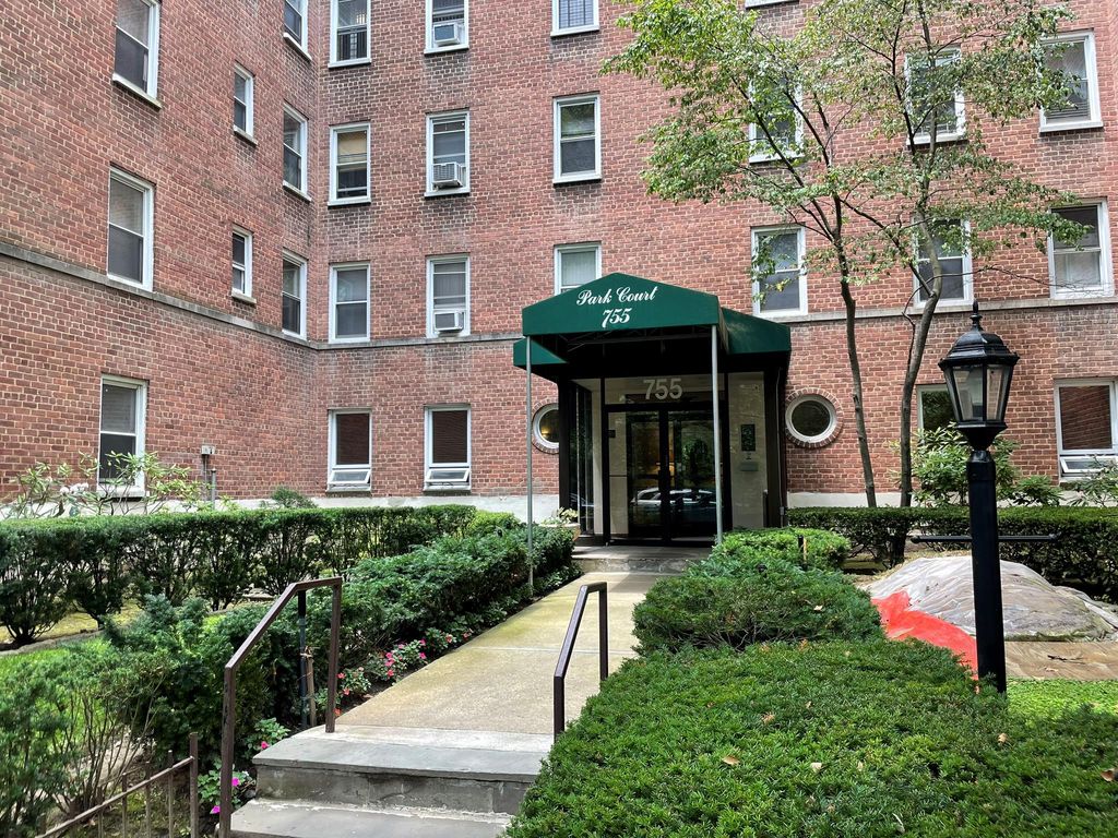 755 Bronx River Road 6C, Bronxville, NY 10708
