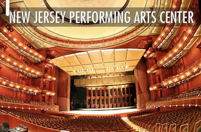 15 Tichenor Ln 403, Newark City, NJ 07114