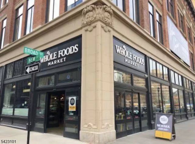 15 Tichenor Ln 403, Newark City, NJ 07114