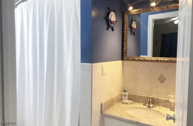 15 Tichenor Ln 403, Newark City, NJ 07114