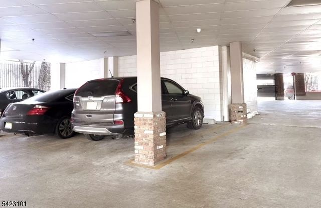 15 Tichenor Ln 403, Newark City, NJ 07114