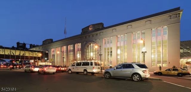 15 Tichenor Ln 403, Newark City, NJ 07114