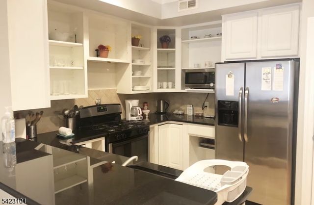 15 Tichenor Ln 403, Newark City, NJ 07114