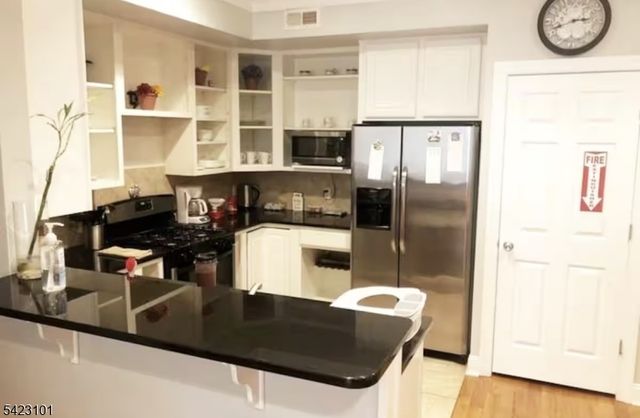 15 Tichenor Ln 403, Newark City, NJ 07114