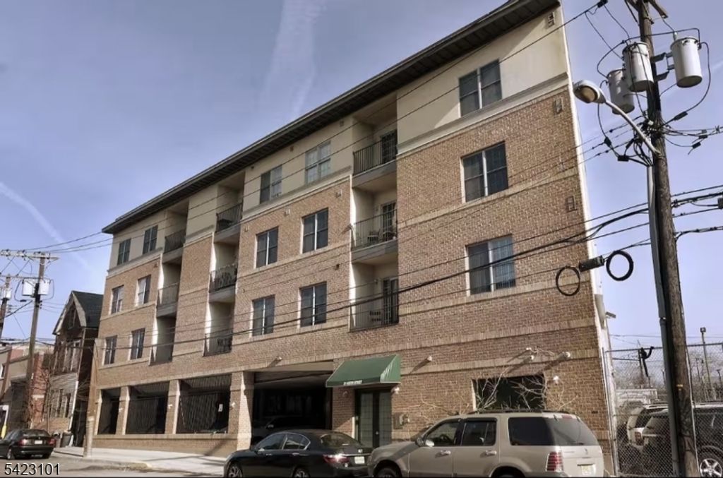 15 Tichenor Ln 403, Newark City, NJ 07114