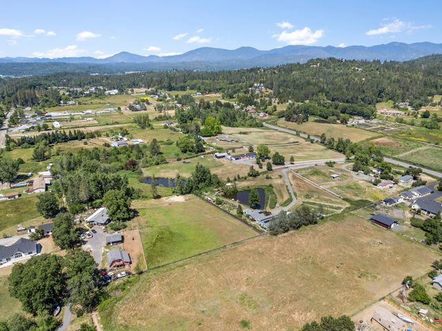 3150 Woodland Park Road, Grants Pass, OR 97527