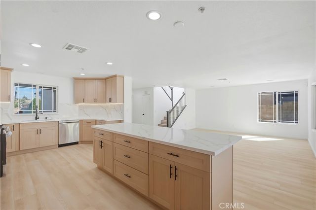 6160 La Costa, Fontana, CA 92336