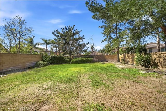 6160 La Costa, Fontana, CA 92336