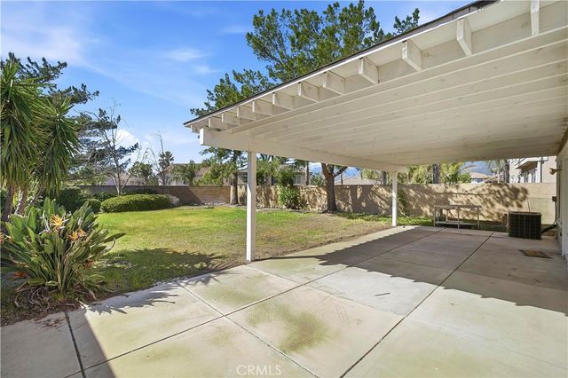 6160 La Costa, Fontana, CA 92336