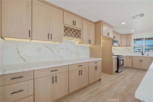 6160 La Costa, Fontana, CA 92336