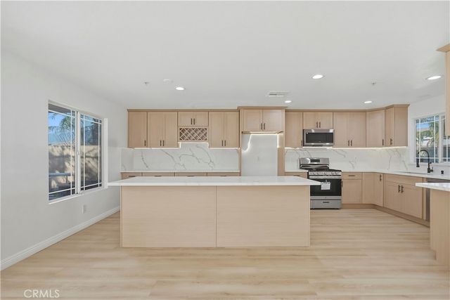 6160 La Costa, Fontana, CA 92336